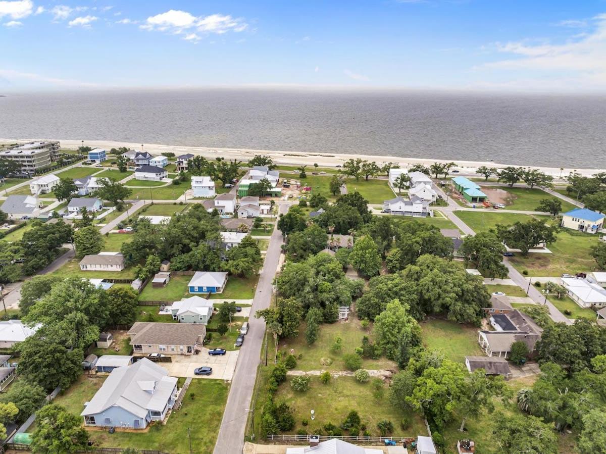 Bare Feet Bungalow -Close To Beach & Dog Friendly Gulfport Kültér fotó