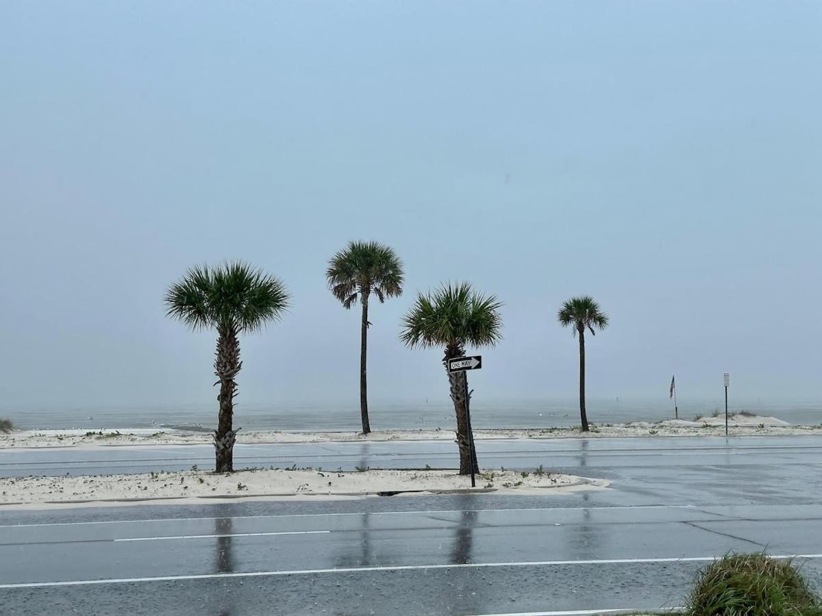Bare Feet Bungalow -Close To Beach & Dog Friendly Gulfport Kültér fotó