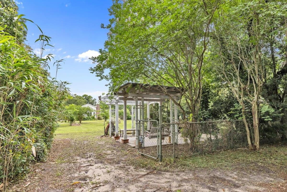 Bare Feet Bungalow -Close To Beach & Dog Friendly Gulfport Kültér fotó