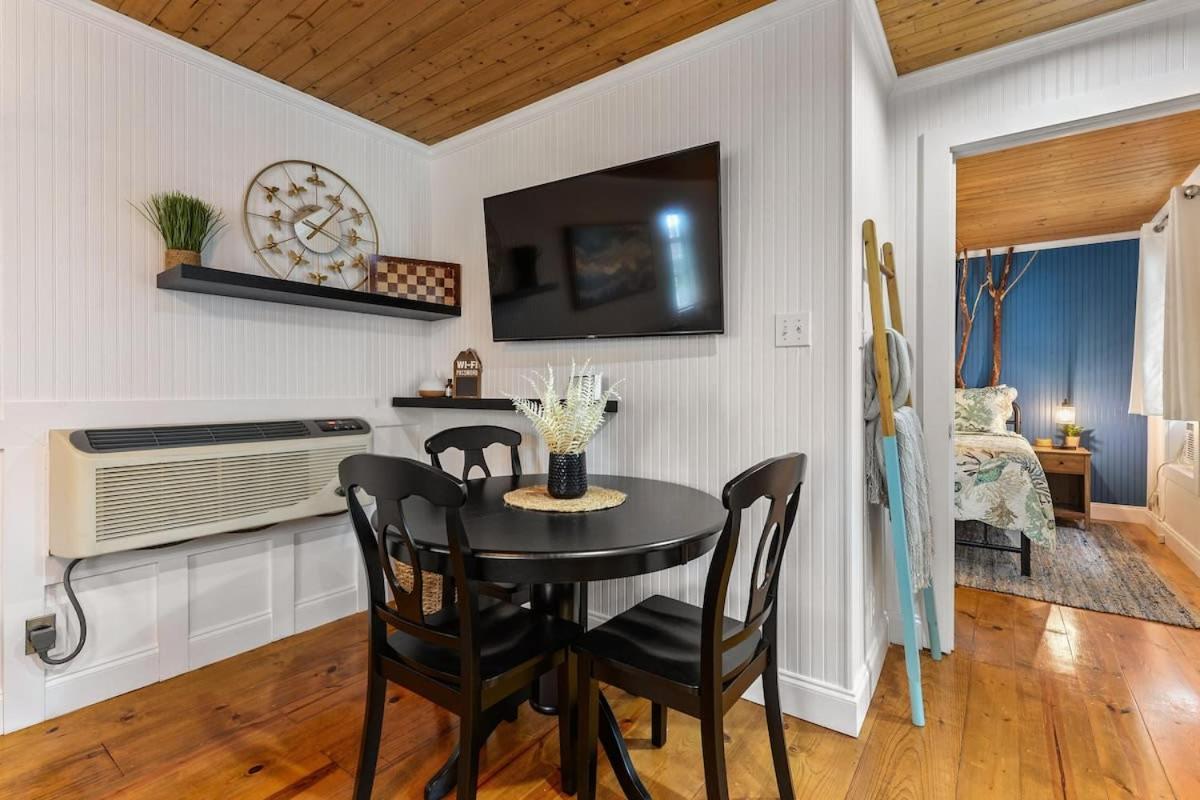 Bare Feet Bungalow -Close To Beach & Dog Friendly Gulfport Kültér fotó