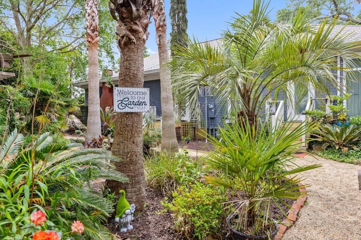 Bare Feet Bungalow -Close To Beach & Dog Friendly Gulfport Kültér fotó